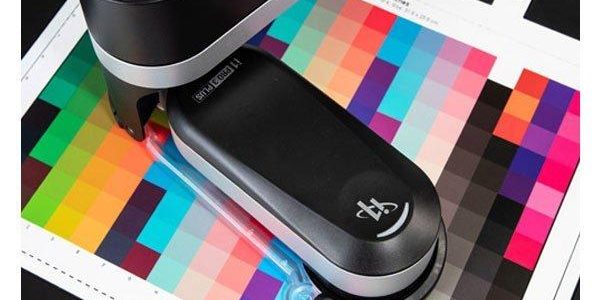 x-rite-i1io-automated-scanning-table-in-use_1200x